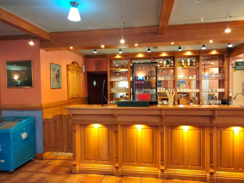 Zajazd Restauracja Machliny Extérieur photo