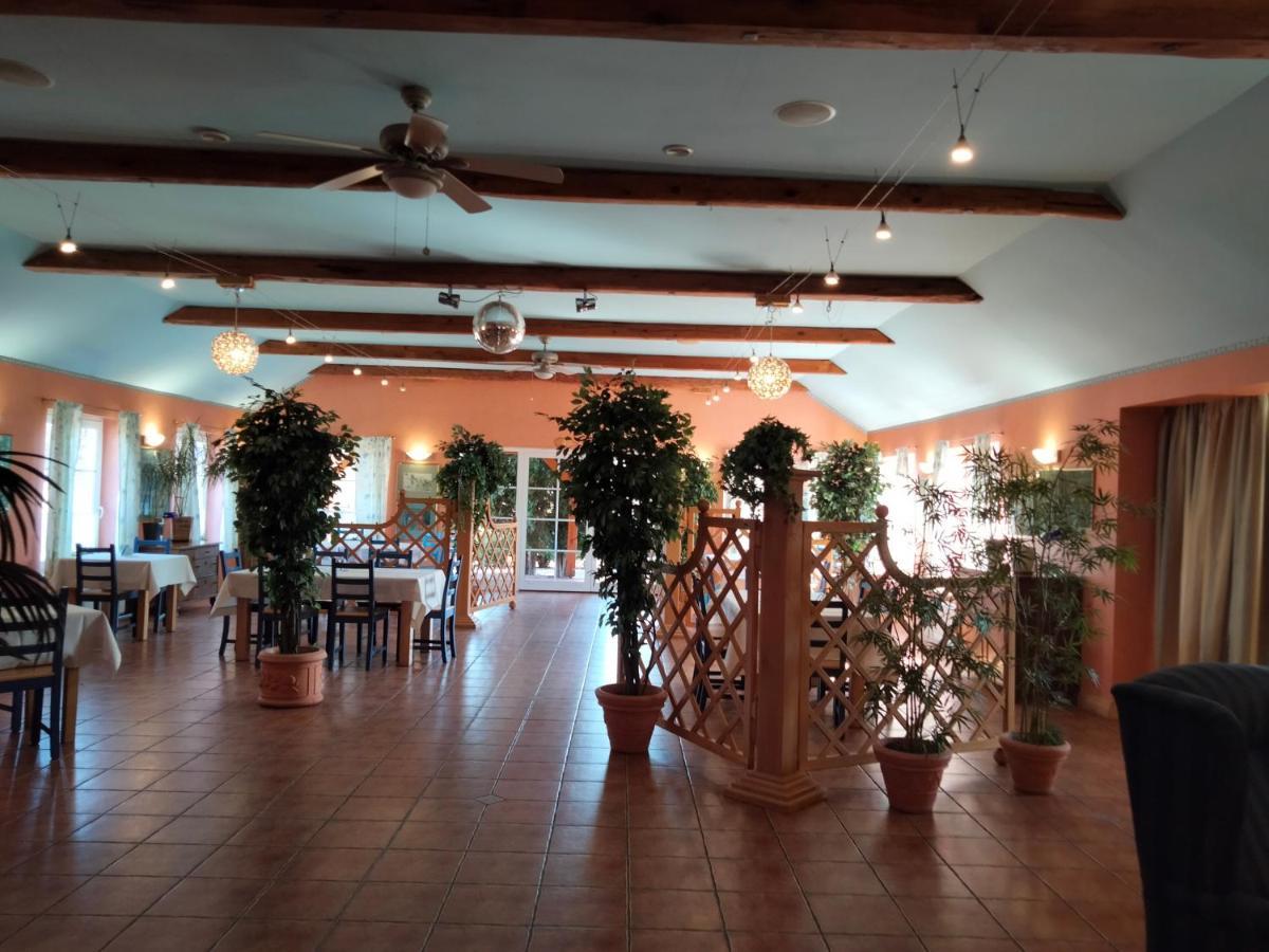 Zajazd Restauracja Machliny Extérieur photo