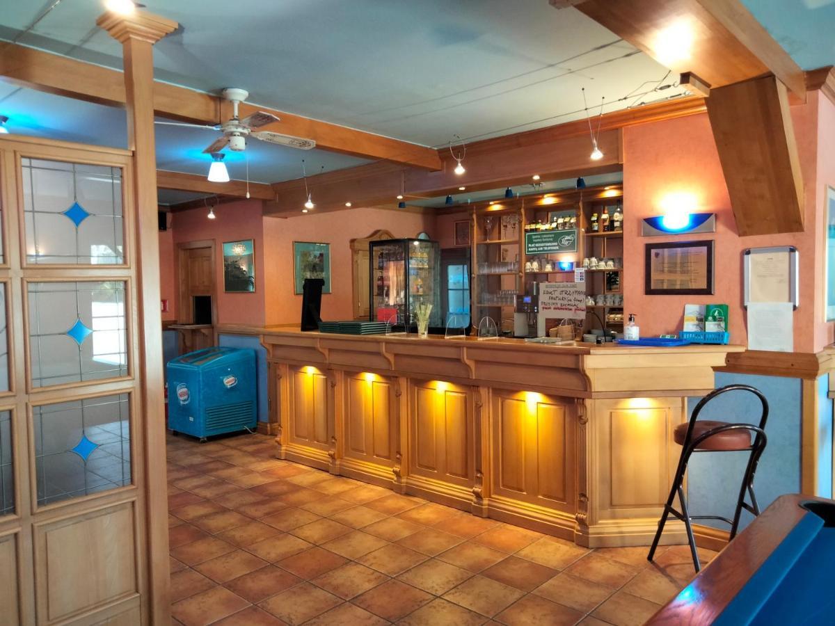 Zajazd Restauracja Machliny Extérieur photo
