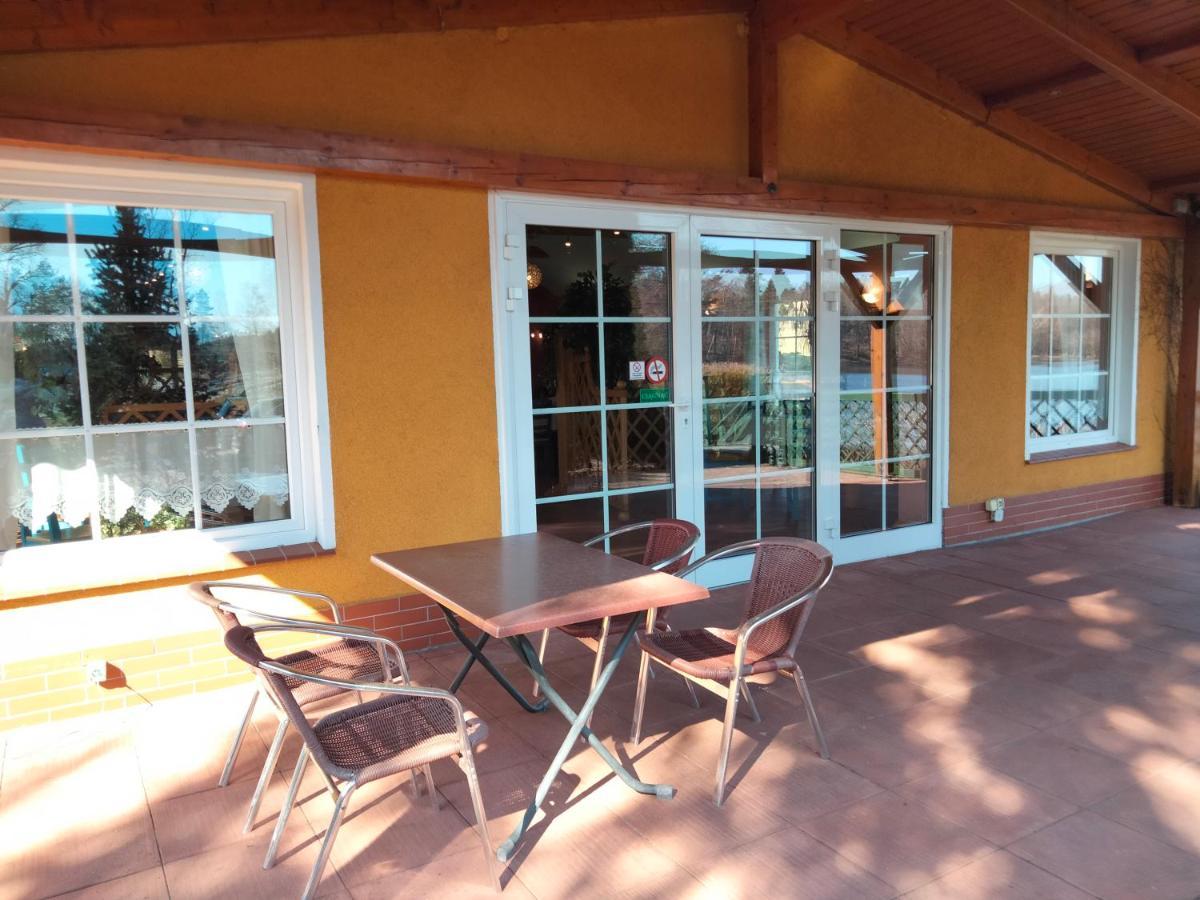 Zajazd Restauracja Machliny Extérieur photo