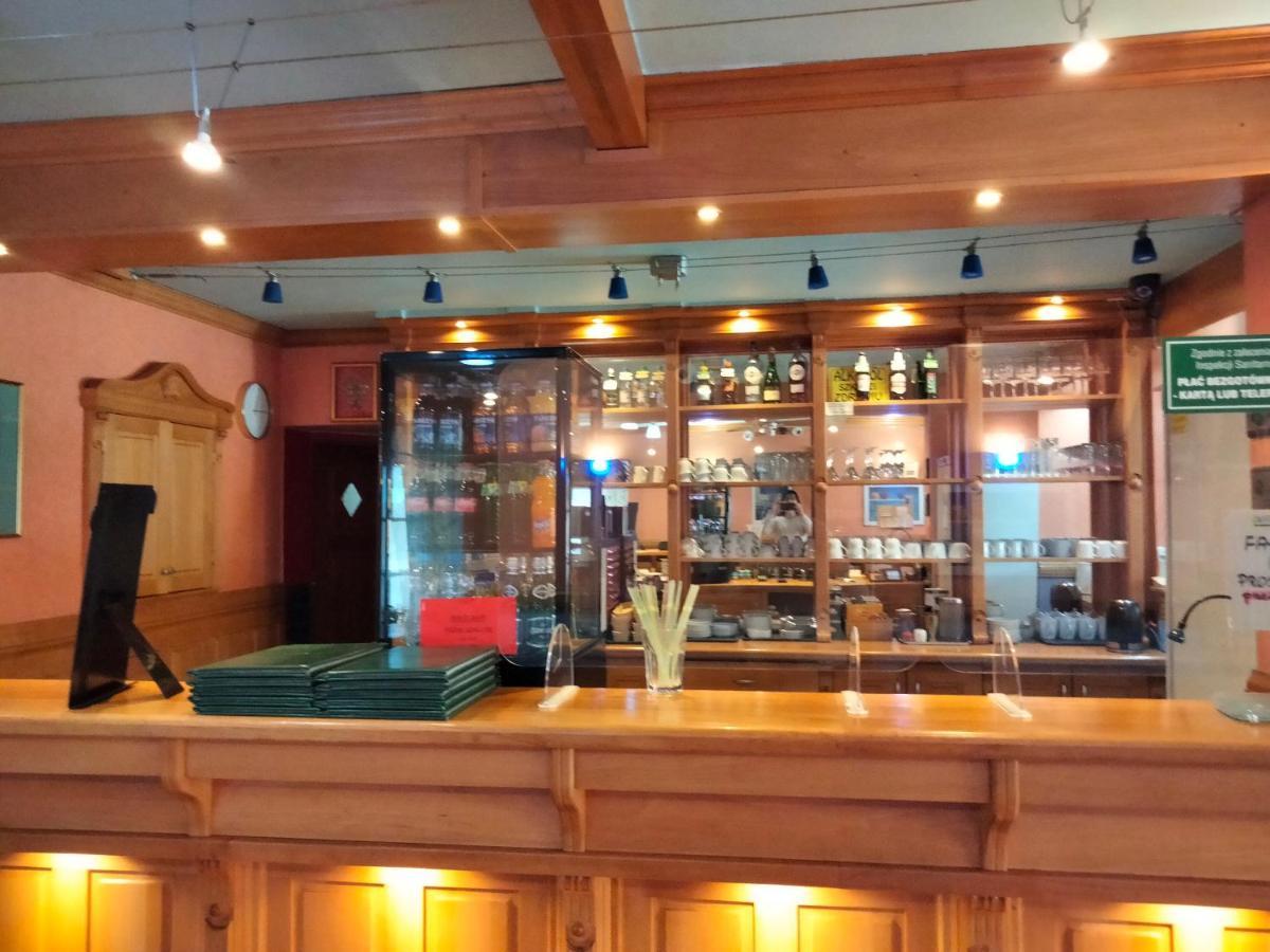 Zajazd Restauracja Machliny Extérieur photo