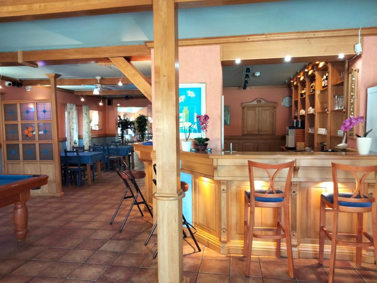 Zajazd Restauracja Machliny Extérieur photo